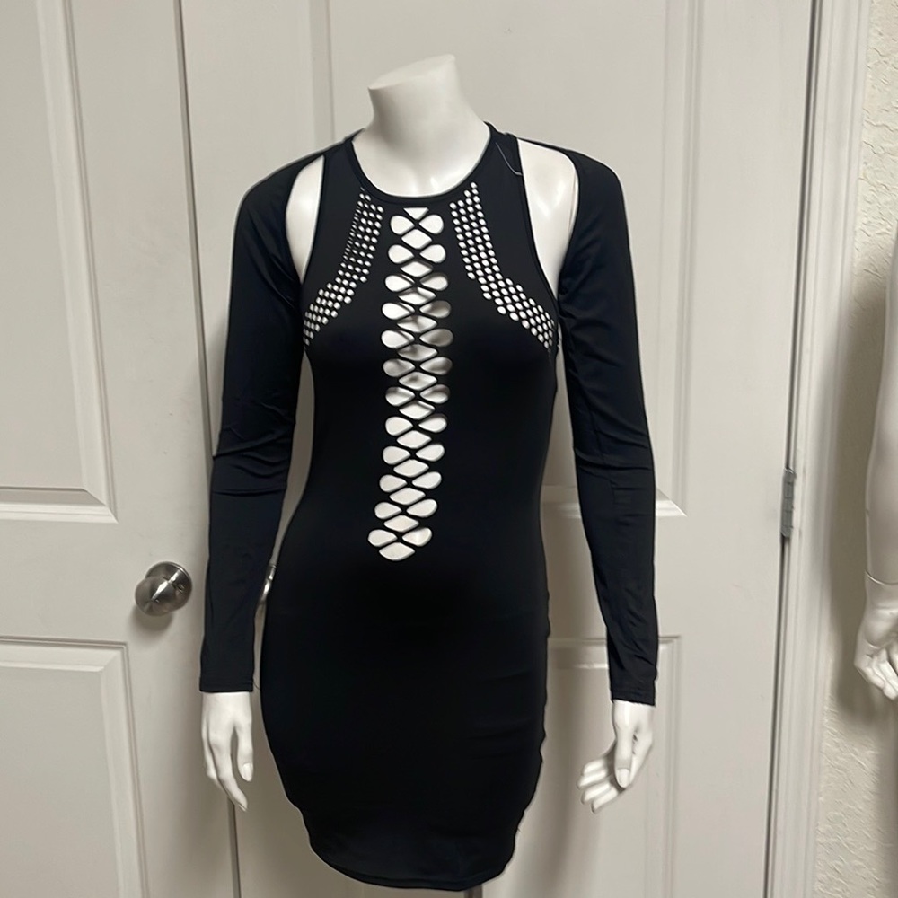 Black dress with optional sleeves